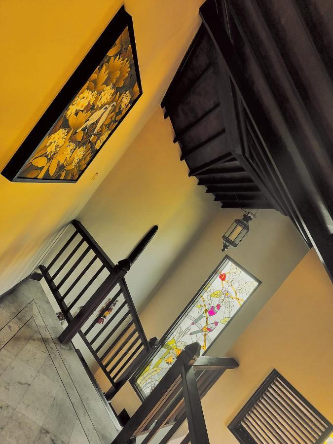 Villa Layang Bulan A Homey Guesthouse For Men Near The Beach In North Kuta Denpasar  Bagian luar foto